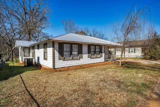 Photo - Spacious 4-Bedroom Beauty in Sylacauga – Huge Deck, Carport & Tons of Charm!
