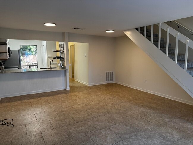 Photo - 210 Sharon Ct