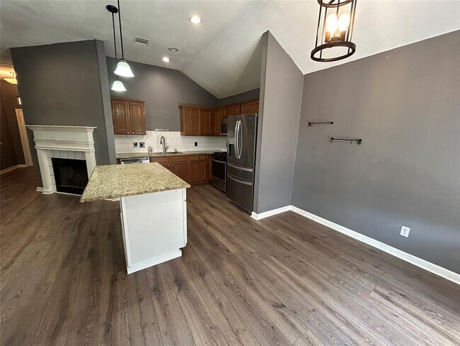 Photo - 2000 Holly Springs Dr