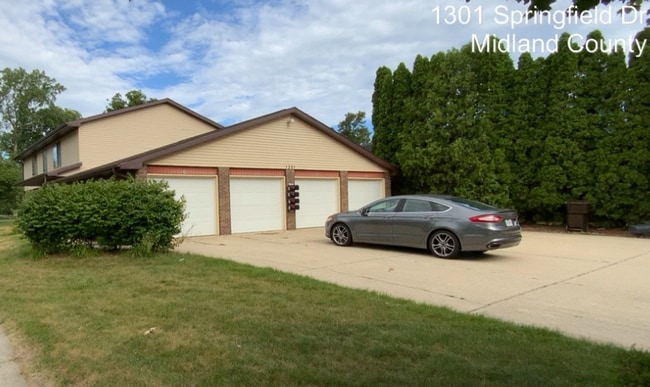 Photo - 1301 Springfield Dr Apartment Unit 1301 Springfield #4-1301 Springfield #4