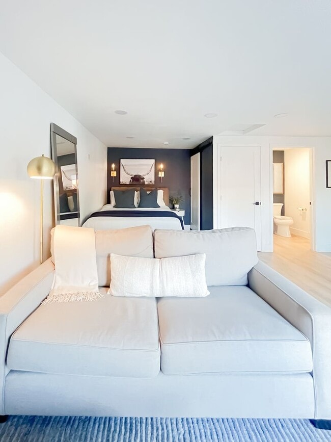 Photo - Open to 3 Month Short Term lease .Brand Ne...