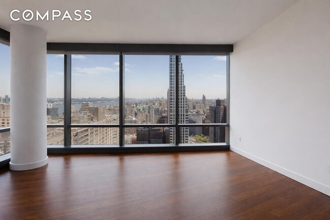 Photo - 200 W 67th St