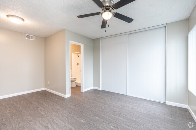 2BR, 2BA - 1,050SF - Primary Bedroom