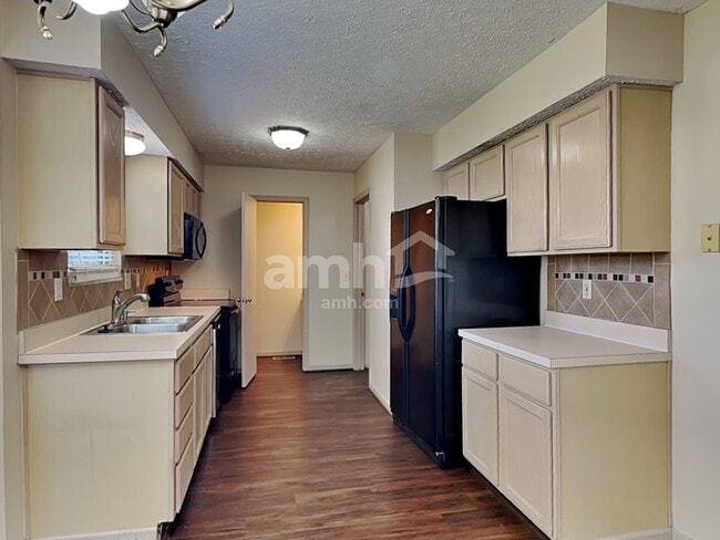 Photo - 2097 Earlsway Dr