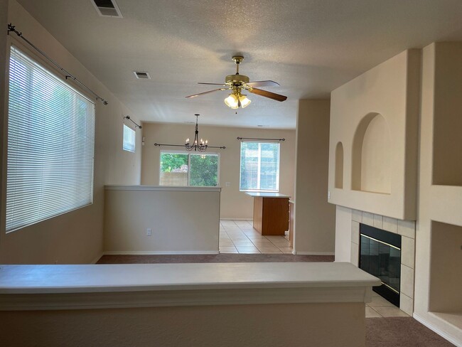 NE Townhouse with all the amenities - NE Townhouse with all the amenities