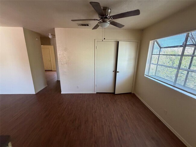 2203 Leah Cove