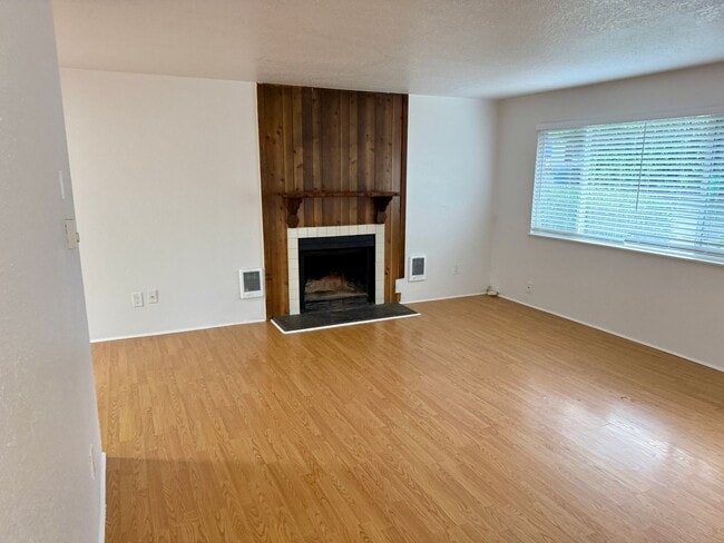 Photo - Cool Clean and Crisp-Inner SE Duplex Unit 3803