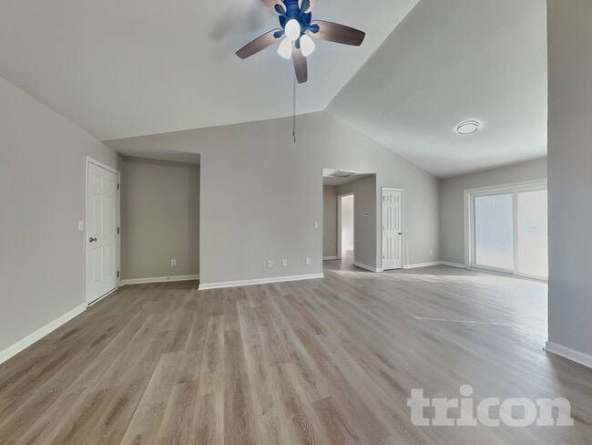 Photo - 814 Topsail Dr