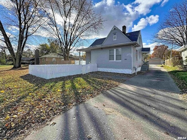 Photo - 3 bedroom Rental in Rock Island