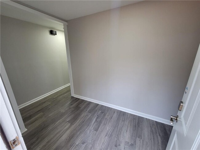 Photo - 783 Rebecca St NW