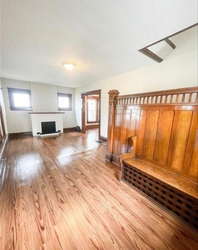 Photo - 221 S Portage Path