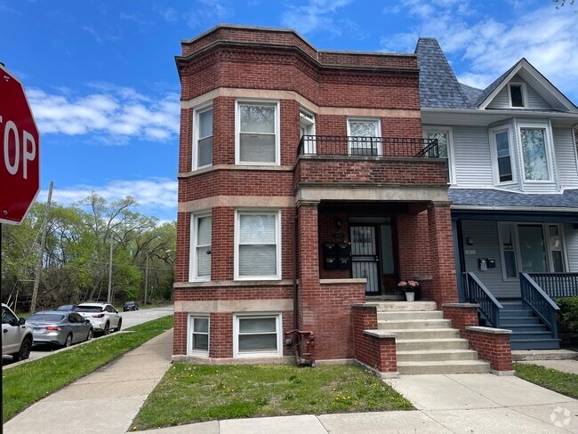 Building Photo - 1300 E 72nd St Rental