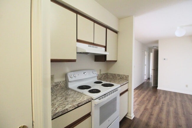 Photo - Madison Manor Condo for Rent! 3 Bedrooms 2 Baths.
