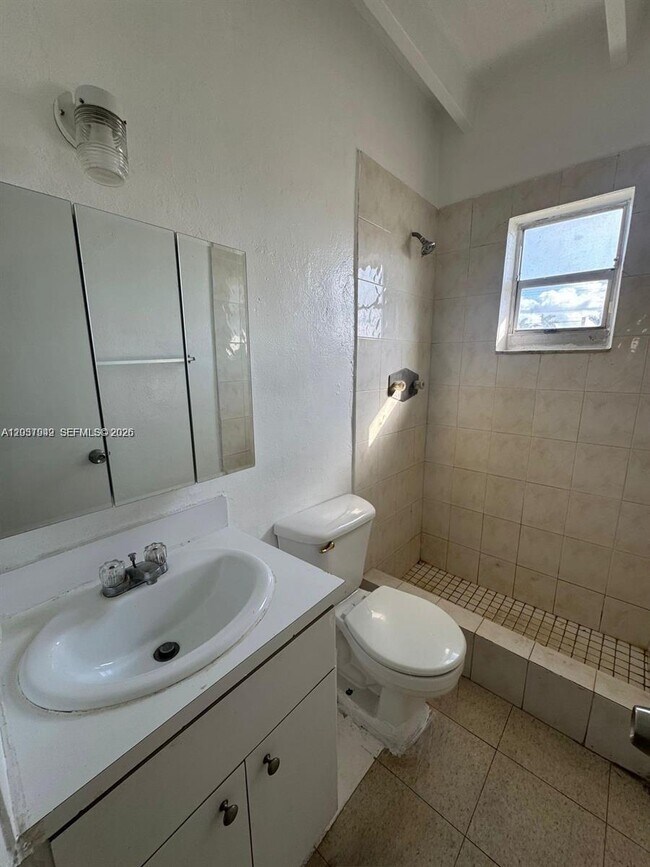 Photo - 320 SW 11th Ave Unit 2