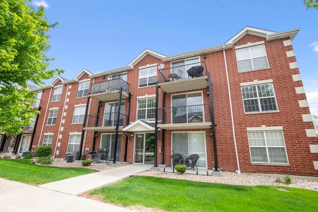 Building Photo - 16641 Liberty Cir Unit 2S