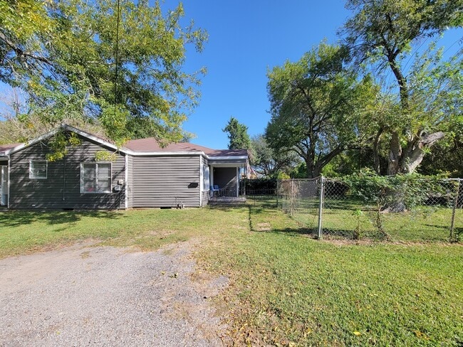 Photo - 2330 Cedar Dr