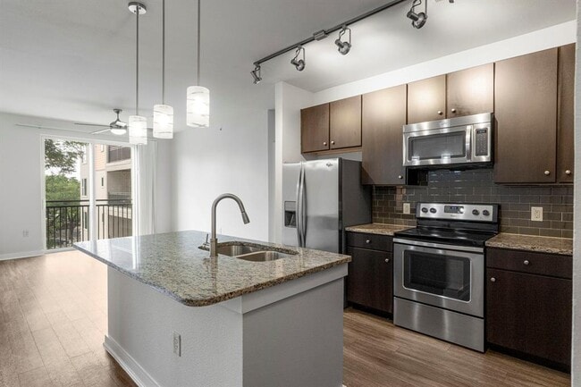 Building Photo - 1900 Barton Springs Rd Unit 4017