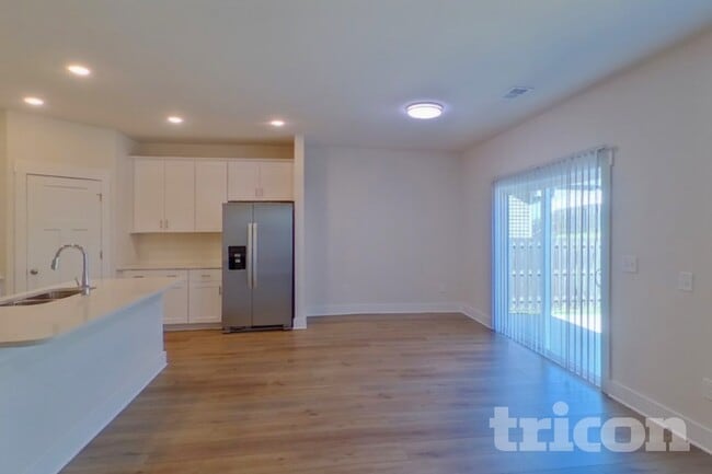 Photo - 308 Allenby Ln
