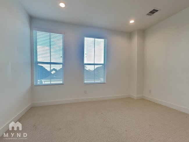 Photo - 2056 Johanna Dr