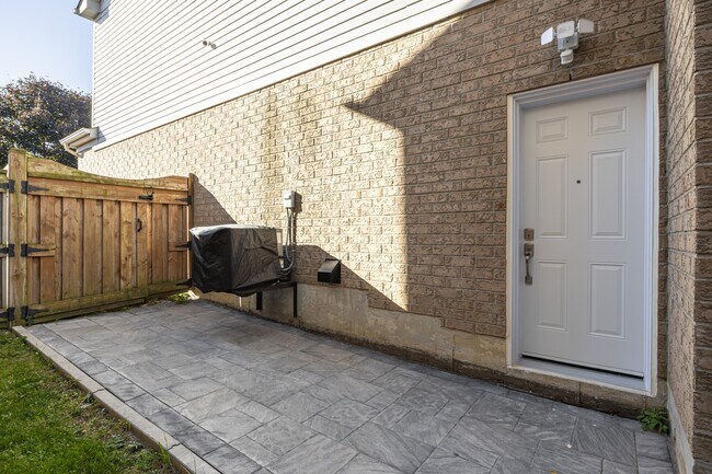 Photo - 71 Solmar Av