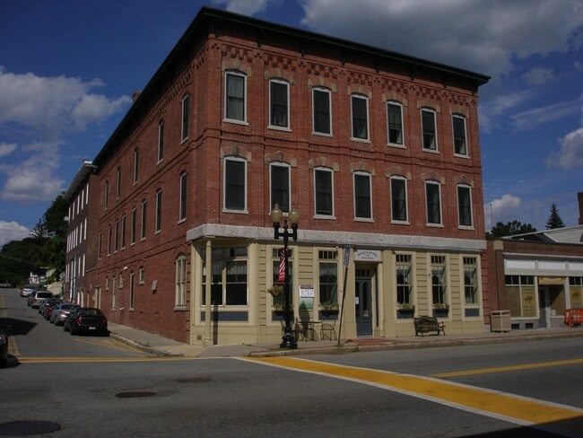 Building Photo - 25 Main St Unit 3B