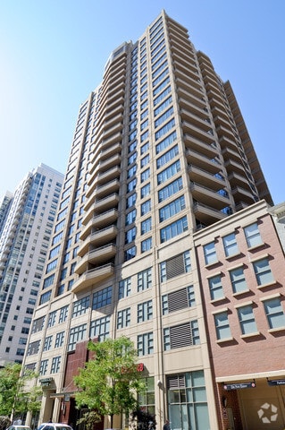 Building Photo - 200 N Jefferson St Unit 1109 Rental