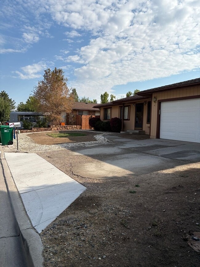 Perfect Location- Open Floor Plan 3 Bedroo... - Perfect Location- Open Floor Plan 3 Bedroo... House