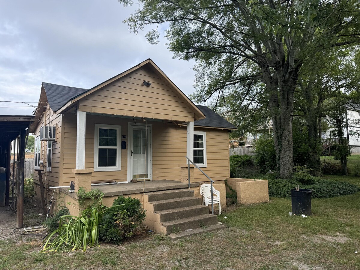 Photo - 872 Youngs Ln