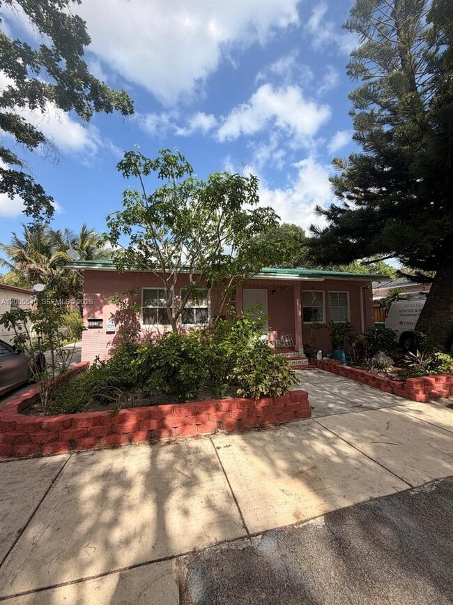 Building Photo - 2835 SW 37th Ct Unit 1