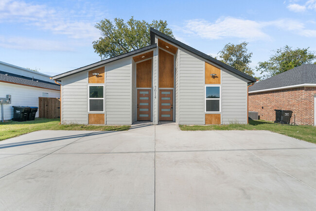 Photo - 3014 Henry St Townhome