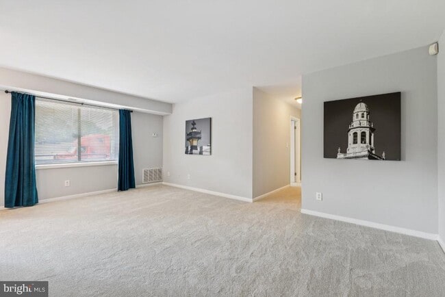 Photo - 6437 Richmond Hwy Unidad 203