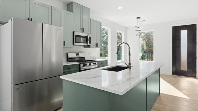 Photo - 1313 Knight St