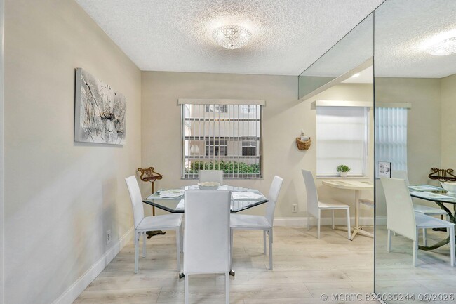 Photo - 825 Normandy Trail Unit R