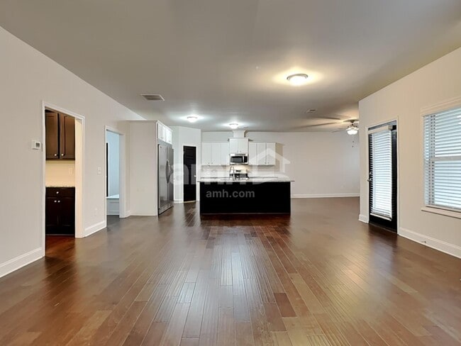 Photo - 1279 Victoria Walk Ln