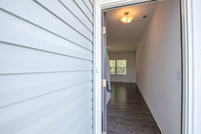 Photo - BEAUTIFUL 3 Bedroom Home - Fox Creek - AVA...