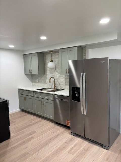 Cocina con lavavajillas y refrigerador nuevos. - 16 Brittany Dr