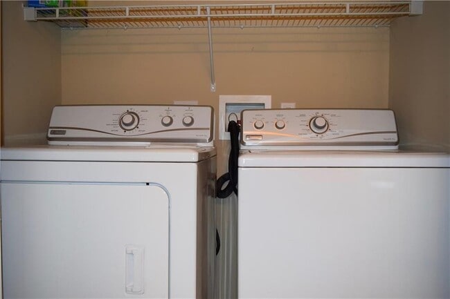 Photo - 1815 SW White Birch Cir #5