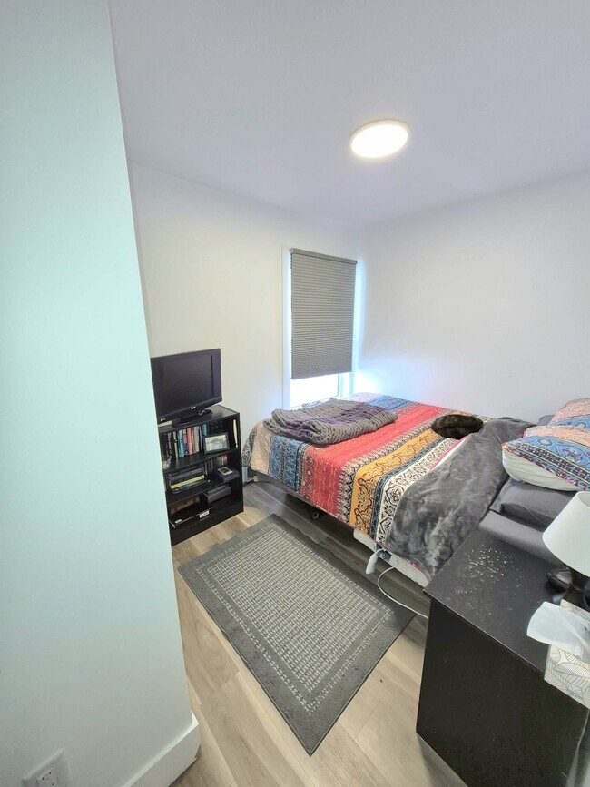 Photo - 2 Bed / 1 Bath Apartment for Rent Unit 27