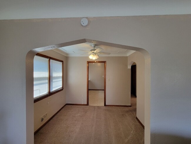Building Photo - 3721 Watson Ave Unit 3721 Watson Upper Rental