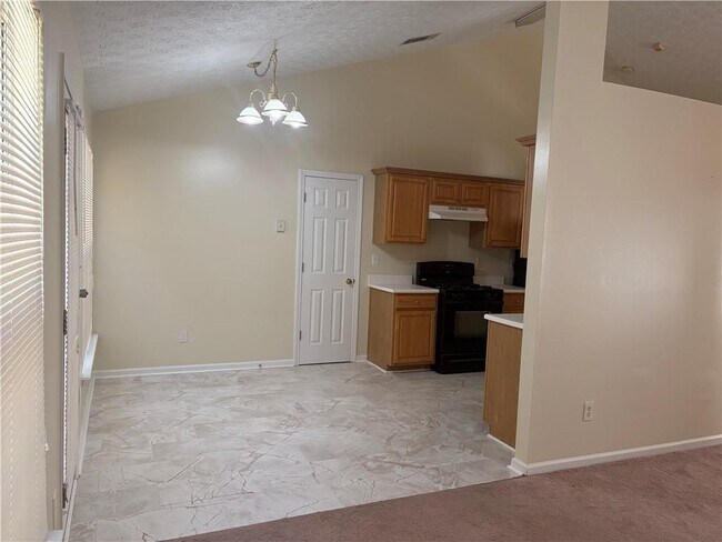 Photo - 5975 Hillvale Trail