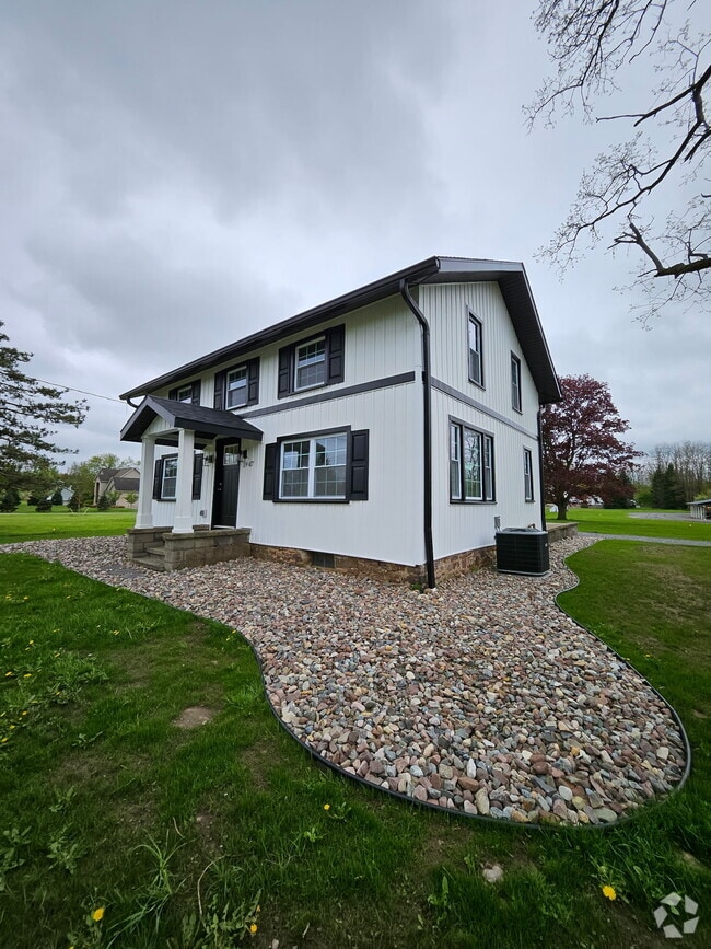 Building Photo - 1947 Manitou Rd Rental