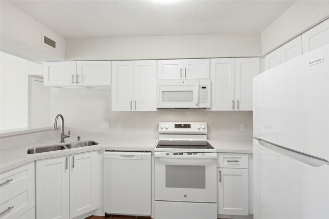Photo - 12500 Sandpiper Dr Unit 121