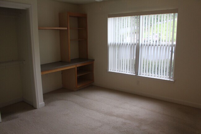 Photo - 611 Harts Cove Way