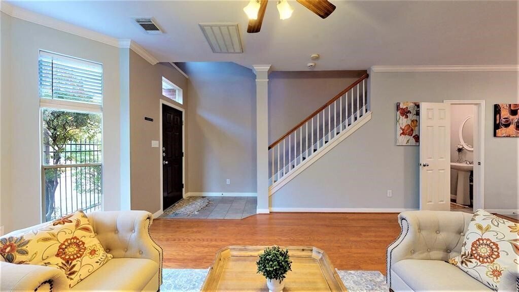 Photo - 2104 Gillette St