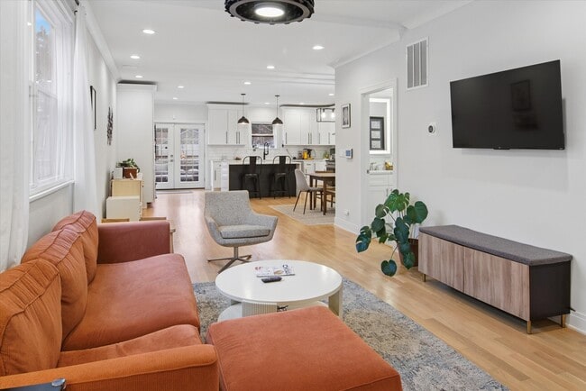 Photo - 5240 W Winnemac Ave