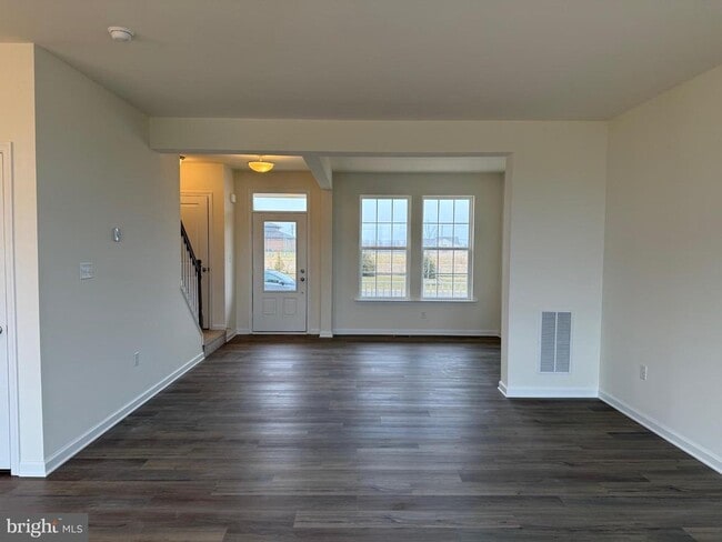 Photo - 414 MacLaren Ln