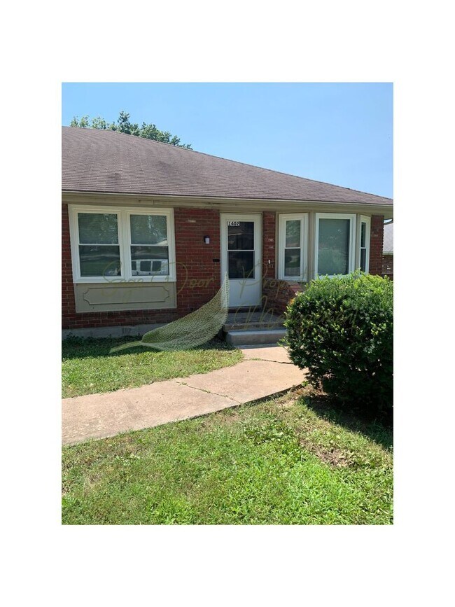 Photo - 3 BEDROOM IN BLUE SPRINGS!!!