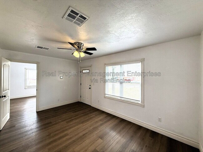 Photo - 418 S Main Ave