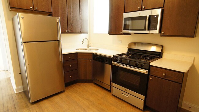 Building Photo - 2815 N Troy St Rental