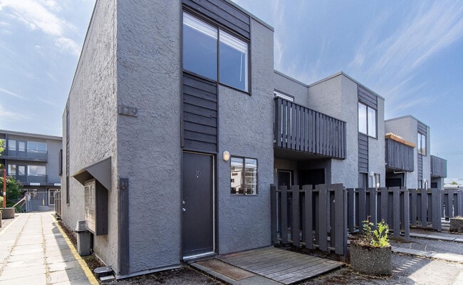 Photo - Waverly Apartments